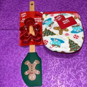 New Holiday Style Gingerbread Christmas Spatula Cookie Cutter Mini Mitt Gift Set